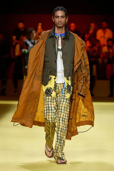 Look 3